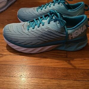 Hoka 9.5 sneakers